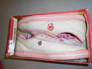 Stride Rite Strawberry Shortcake Childs Shoes Size 3 W/ Box Vintage 1982 W/ Tag