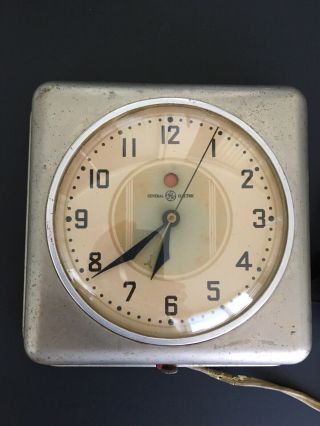 Vintage Mid Century General Electric Model 2h08 Wall Clock
