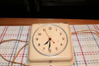 Vintage General Electric Wall Clock - - White - - Model 2h08 - - - - No Glass