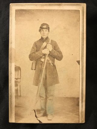 Antique Id’d Civil War Cdv Photo 146th Illinois Volunteers W Rifle & Revolver