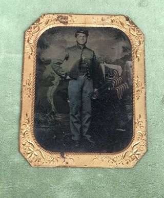 Antique Civil War Soldier Tin Type Photo With Unusual 34 Star American Flag