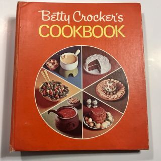 Betty Crocker Cookbook 1969 First Printing Pie Cover Vintage Picture Binder