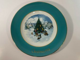 Vintage Avon Christmas Plate Trimming The Tree 1978 - With Box 2