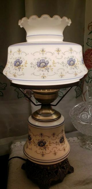 Vintage Quoizel Abigail Adams Table Lamp Milk Glass Light 1973; 1960 - 3 1/4”