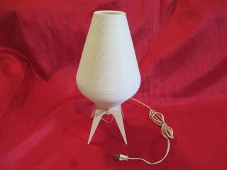 Vintage Mid Century Atomic Plastic White Beehive Tripod Table Lamp