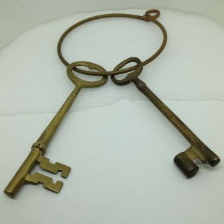 Vintage Large Brass Skeleton Keys On Brass Ring Jail Church Prop Prison