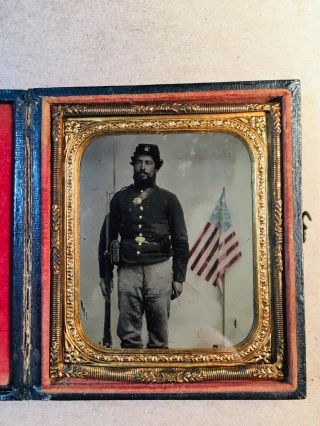 Tinted Sixth Plate Civil War Union Armed Soldier Tintype Wi Bayoneted Musket