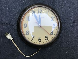 Vintage General Electric Model 1f408 Mid Century School Wall Clock Glass Face