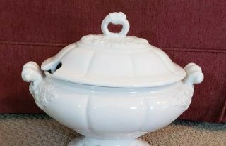 Large Vintage White Red Cliff Ironstone Oval Soup Tureen Heavy Weight (no Ladle)