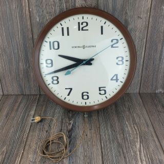 Vintage Ge General Electric Model 2012 Mid Century School Wall Clock Glass Face