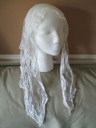 Vintage White Lace Chapel Veil Mantilla,  Catholic Mass Head Covering