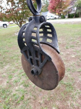 Antique Vintage Cast Iron And Wood Barn Pulley H221