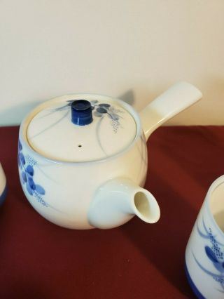 Japanese Asian Tea Set Blue and White Ceramic 5 Cubs w/ tea pot 3
