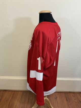 Vintage Detroit Red wings Steve Yzerman Hockey Jersey Size Large Starter 2