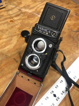 Vintage Yashica Mat - 124 G Medium Format Tlr Film Camera W/ Case,  Strap,  Lens Cap