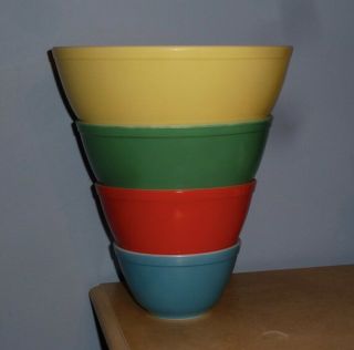 Set Of 4 Vtg Pyrex Mixing Nesting Bowls Primary Color Yellow Green Red Blue