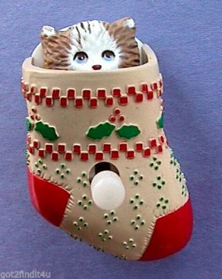 Hallmark Pin Christmas Vintage Wind Up Cat Stocking Pop Up Holiday Brooch