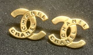 Authentic Vintage CHANEL CC Logo Gold Tone Round Pierced Earrings 2