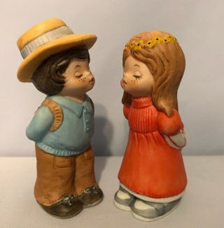 Vintage 1979 Figurines Lucy Rigg Flowers Set Of Boy And Girl Kissing Signed J22