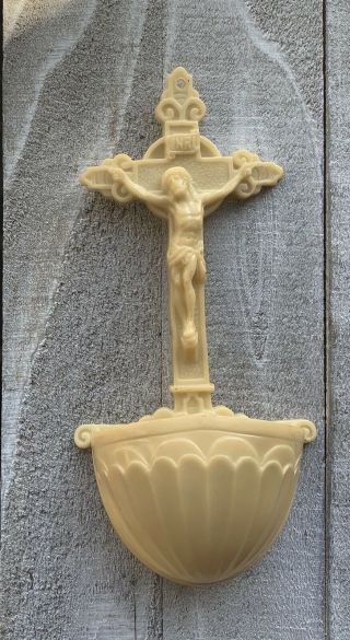 Vintage • Jesus Christ On The Cross • Crucifix Holy Water Font • Plastic 3