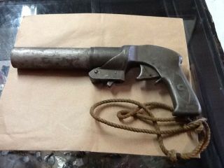 Large Vintage Flare Gun Ww2 Marked Columbia Appl Corp Ny Metal W/ Rope