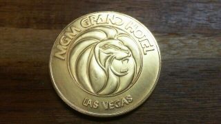 Vintage Mgm Grand Hotel Las Vegas Lion Heavy Paperweight Medallion R3t1
