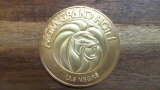 Vintage MGM Grand Hotel Las Vegas Lion Heavy Paperweight Medallion R3T1 2