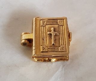 A Vintage 9ct Yellow Gold Novelty Charm.  Fashioned As A Bible.  Birmingham 1973