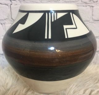 Vtg Ute Mountain Tribe Pottery Ceramic Pot Vase 4.  5” Tall Signed I Wing 73