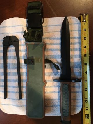 Camillus Bayonet Cam1a1 With Sheath And Wire Cutters