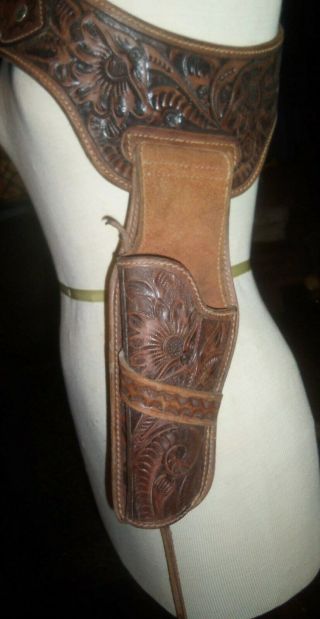 Vintage Western Style Hand Tooled Leather Belt With Revolver Gun Holster