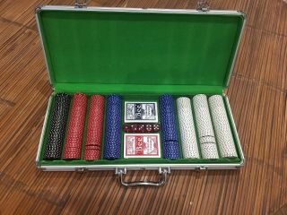 400 Clay Poker Chip Set With Aluminum Carrying Case And Bee Playing Cards