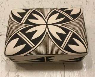 Vintage 1985 Native American Acoma Trinket Jewelry Box Container Pottery