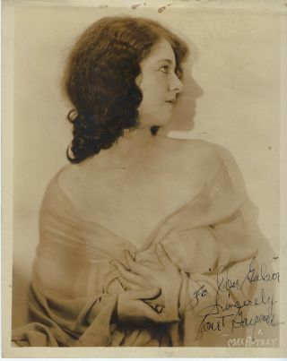 First Oscar Winner Actress Janet Gaynor,  Autographed Vintage Studio Photo.