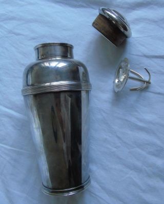 A large Art Deco silver cocktail shaker by Harrods london signed stamped vintage 3
