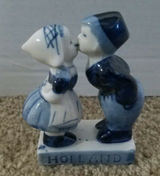 Vintage Delft Blue Holland Kissing Boy And Girl Ceramic Figurine