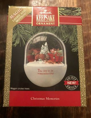 Vintage Magic Light & Motion Christmas Memories Hallmark Ornament W/ Box Msrp$25