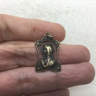 Vintage Cut Out Virgin Mary Pendant Charm Silver Tone Religious Jewelry 2