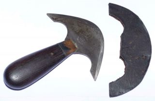 Vtg.  C.  S.  Osborne & Co.  Round Knife W Sheath - 4 1/4 " Wide Leather Tool