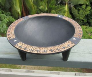 Vintge Fijian Hand Carved Kava Bowl 9.  75 " D 4 Legs Mother Pearl Inlay Rim Decore