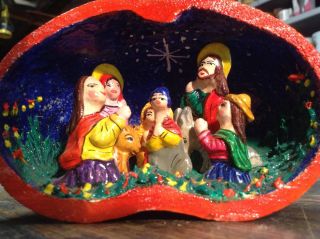 Brt Vintage Hand Crafted/carved Gourd Seed Pod Peru Nativity Christmas Scene