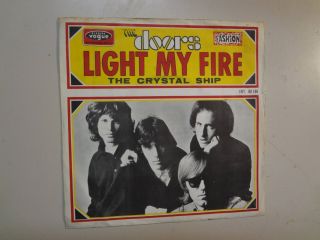 Doors: Light My Fire 2:52 - The Crystal Ship 2:30 - France 7 " 1968 Elektra 80146 Psl