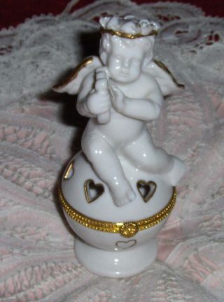 Vtg Milk White Porcelain Cherub And Harp Trinket Box Christmas Angel Figurine