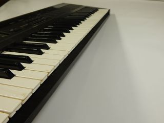 Korg DW - 8000 Vintage Programmable Waveform Synthesizer Keyboard 3
