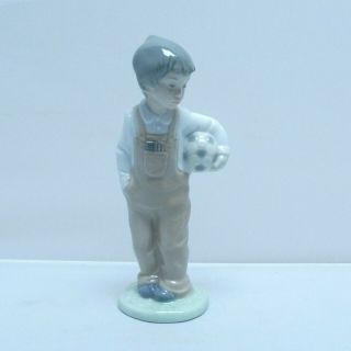 Lladro Nao Hand Made In Spain Daisa 1988 1068 Wanna Play Soccer Figurine 7.  5 "