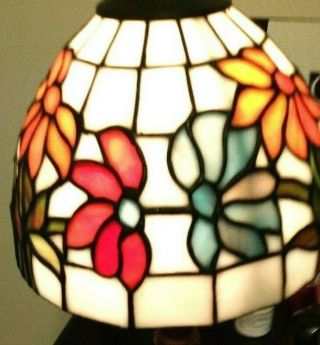 TIFFANY STYLE - LAMP - WEIGHT TO IT - STAINED GLASS & PAINTED FLOWERS 2