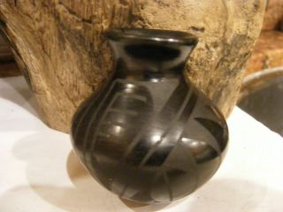 Miniature Mata Ortiz Black Vase Sgnd Manuela Olivas Casas Grandes Mexico Vintage