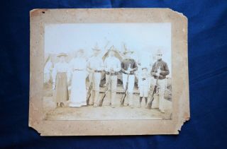 Mounted Photo Of Spanish American Era Infantrymen And Family In Camp