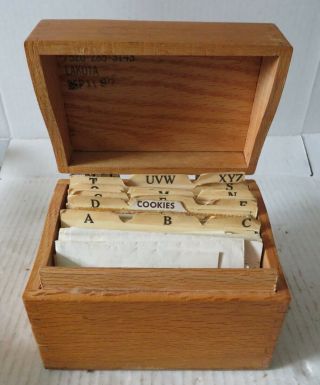 Vintage Lakota 1972 Oak Recipe Box Index Card Box Dovetail Wooden Holds 3 X 5 "
