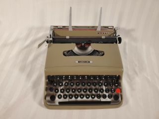 Vintage 1956 Olivetti Portable Lettera 22 Typewriter